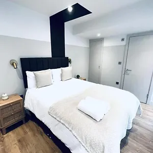 Hotel apartamentowy South Charming Ensuite Look Like Designer, Londyn