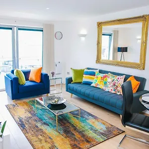 Apartment Riverside 2 Bed, London